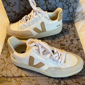 Veja V-12 mesh, Leather and nubuck  sneaker